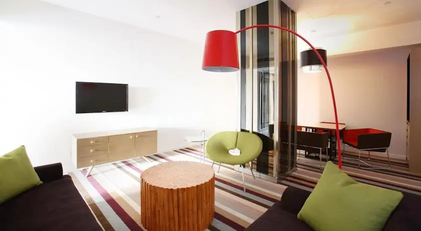 Kinghood Hotel