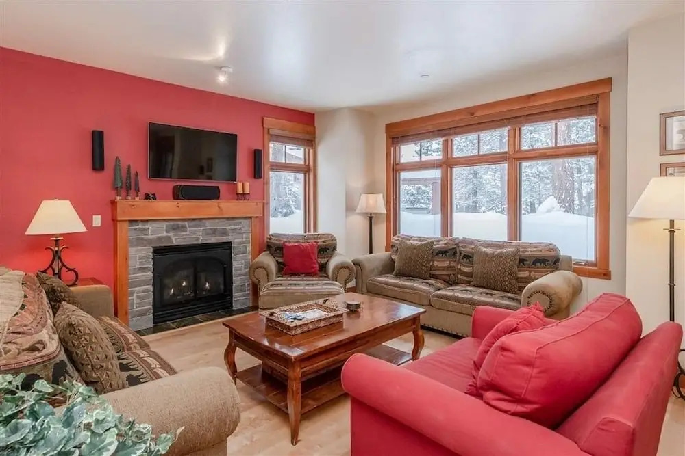 Stylish End Unit On Fairway, Hot Tub - Walk To Lift 2 Bedroom Condo