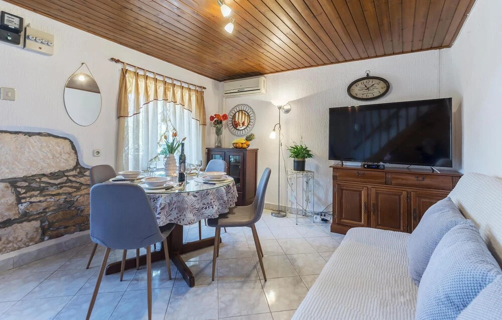 Lovely Home In Pula With Wifi