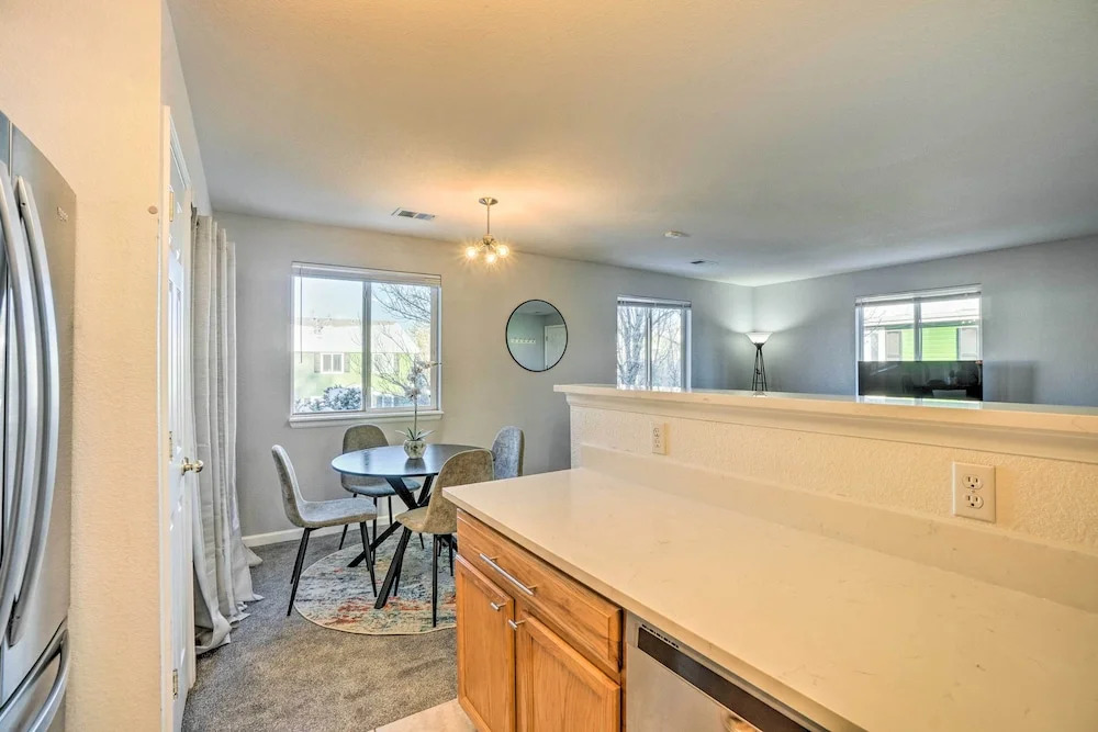 Bright Englewood Condo ~ 9 Mi to Dtwn Denver!