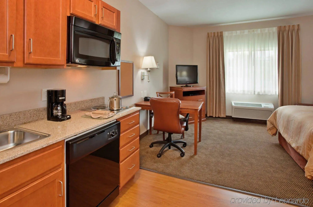 Candlewood Suites Kansas City Airport