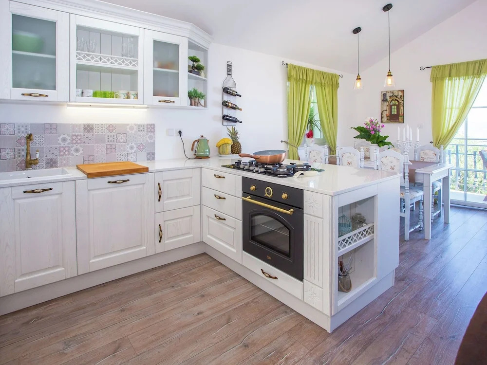 Beautiful villa with sea view and pool located near Opatija