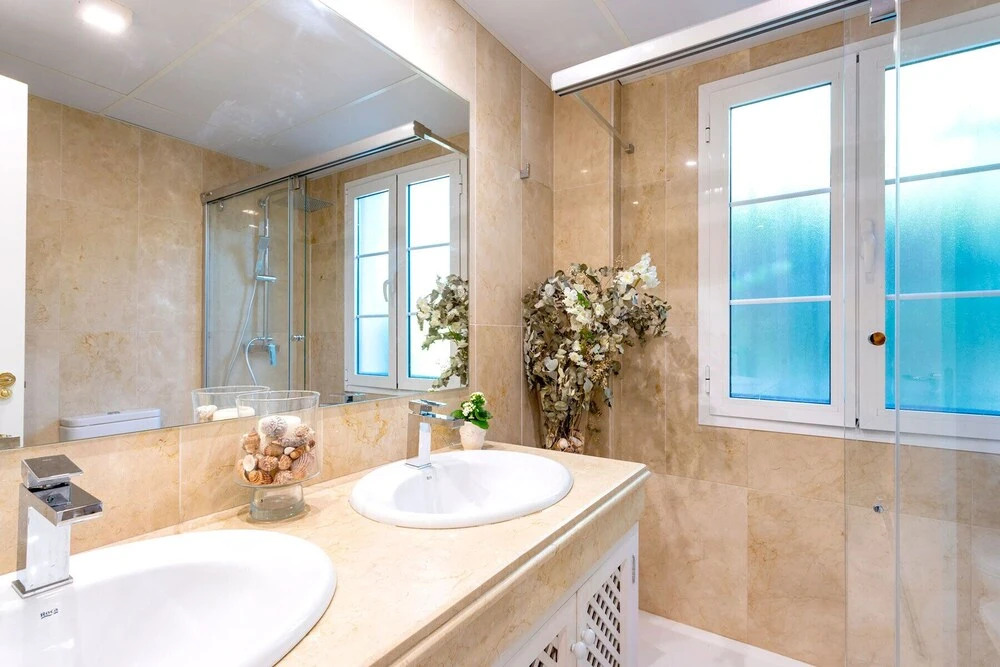 3 Bdrs Apartm With Private Terraces & Communal Swimming Pool in Estepona Benamara II