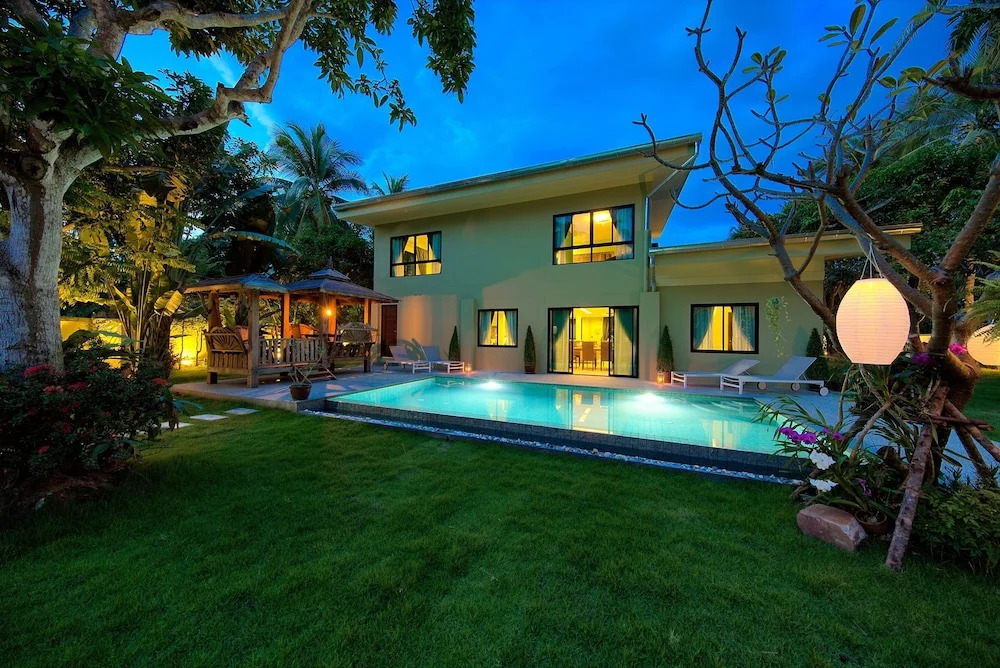 Superb Family Hide-away Four Bedroom Garden Villa With Family Pool