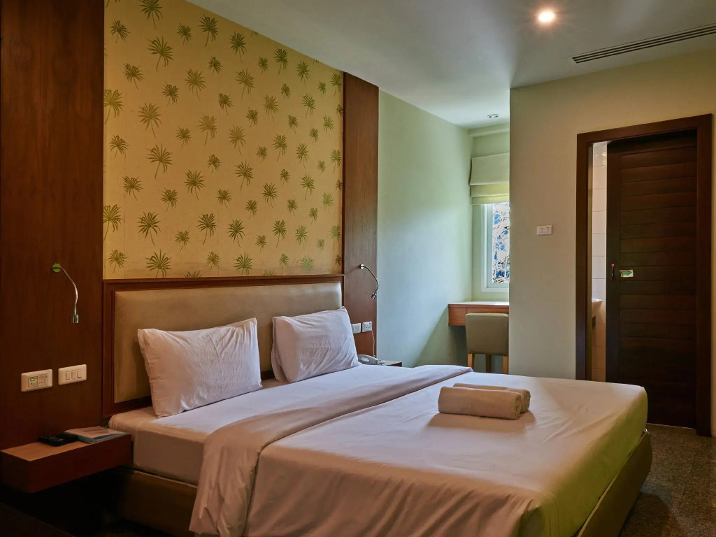 Phuket Ecozy Hotel