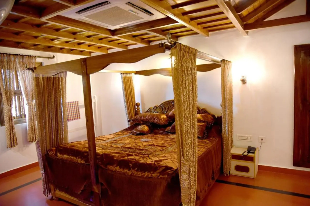 Hotel Sharada International