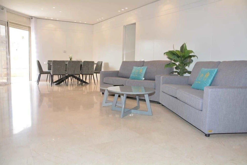 Renovated White 3BD next to Beach - Pool