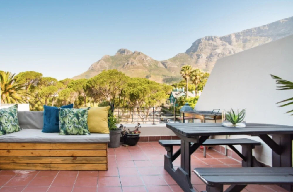 Newly Renovated Top Floor Studio Apartment In Gardens