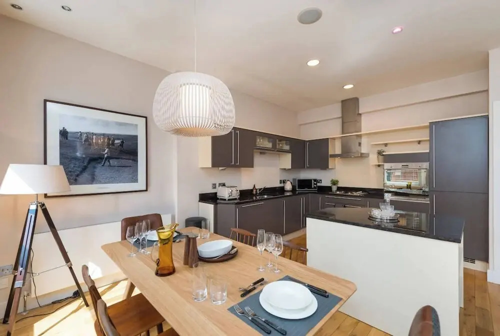 JOIVY 5-star Luxurious George Street Apartment