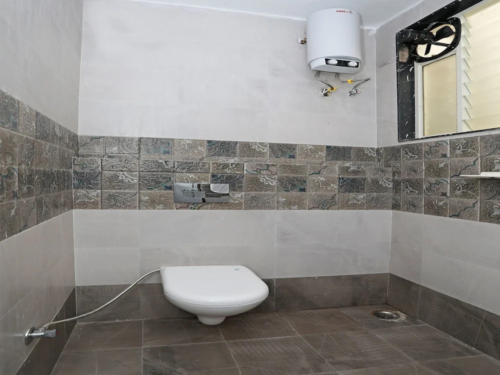 OYO 11075 Home Modern 3BHK Gulab Bagh
