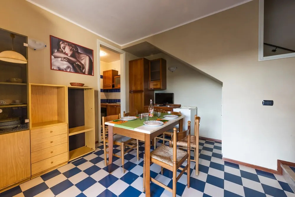 Charming Townhouse With Shared Pool and Garden