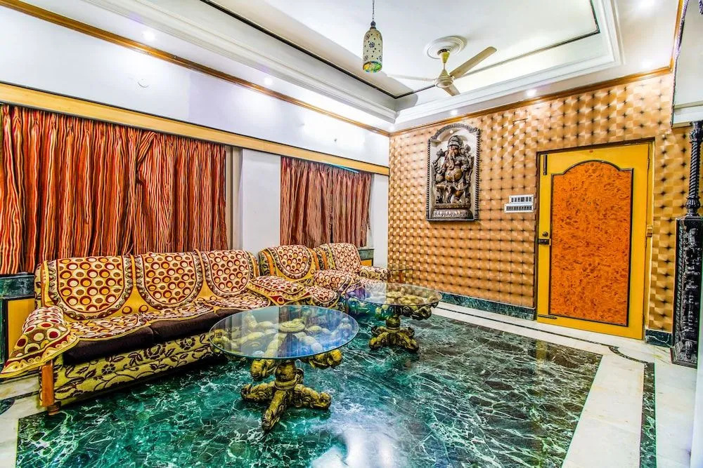 FabExpress Sataksi Guest House