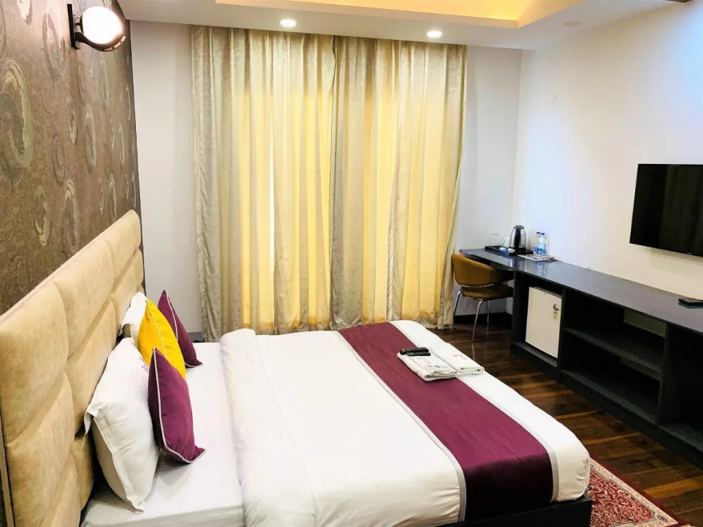 Lime Tree Hotel Pulkit Gurgaon-Artemis Hospital, Nearest Metro Huda City Centre