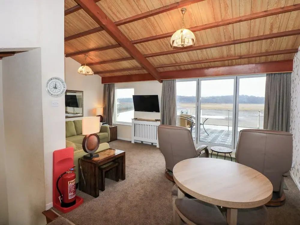 11 South Snowdon Wharf