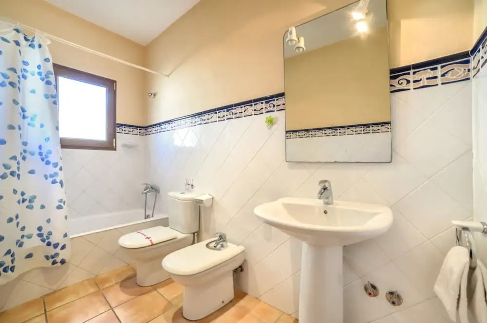 Villa - 7 Bedrooms with Pool and WiFi - 104969