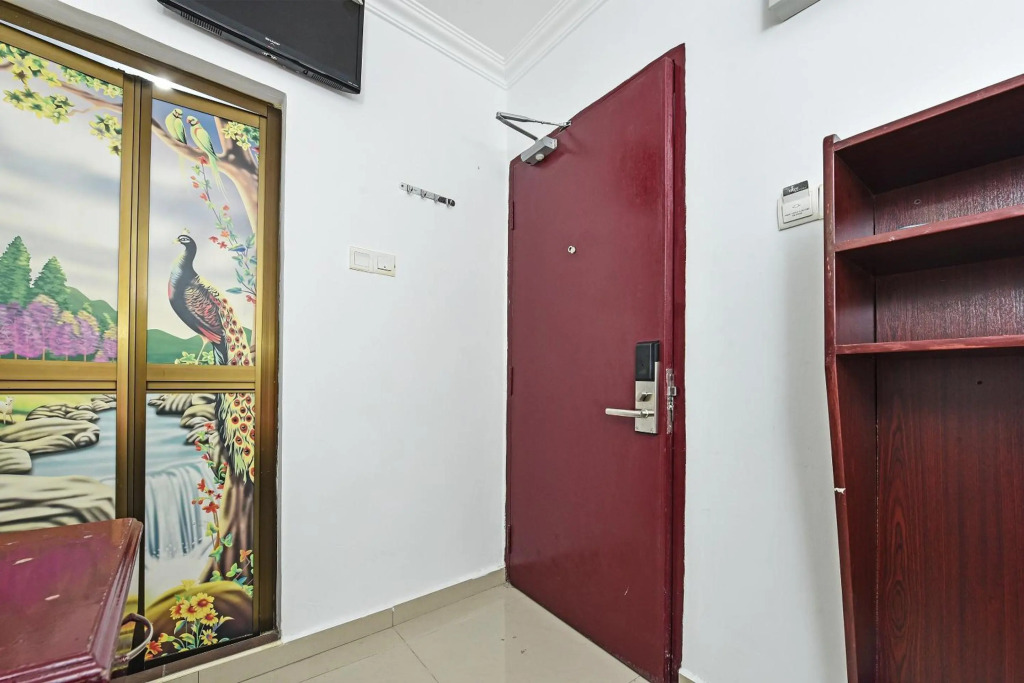 Super OYO 90572 J Hotel Masjid India