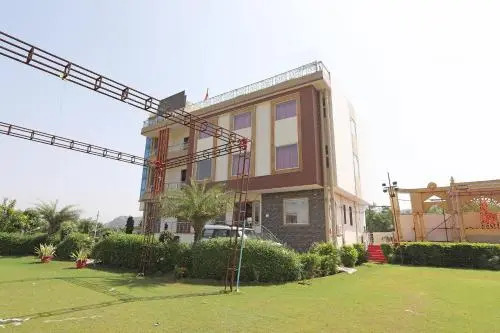 OYO 19810 Golden Bagh Resort