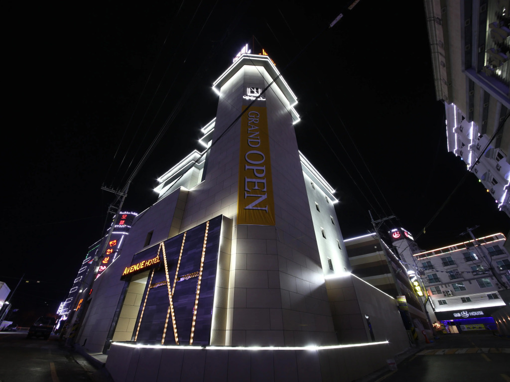 Avenue Hotel