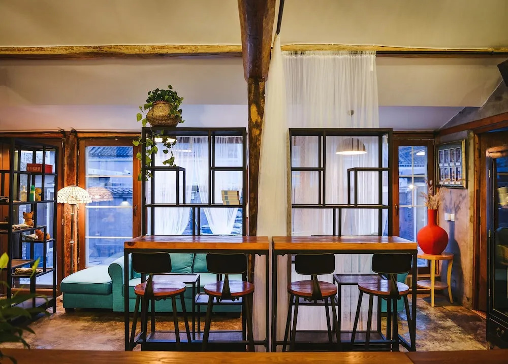 East Inn