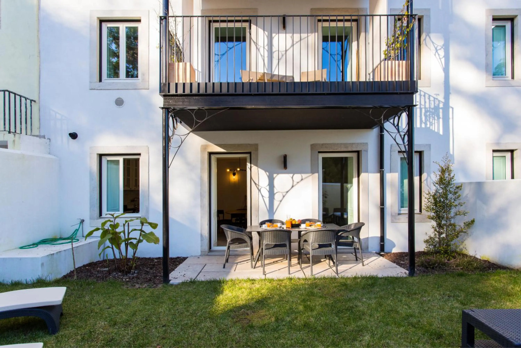 JOIVY Stunning 2BR Apt w/garden, by the Avenida subway & Botanical Garden of Lisbon