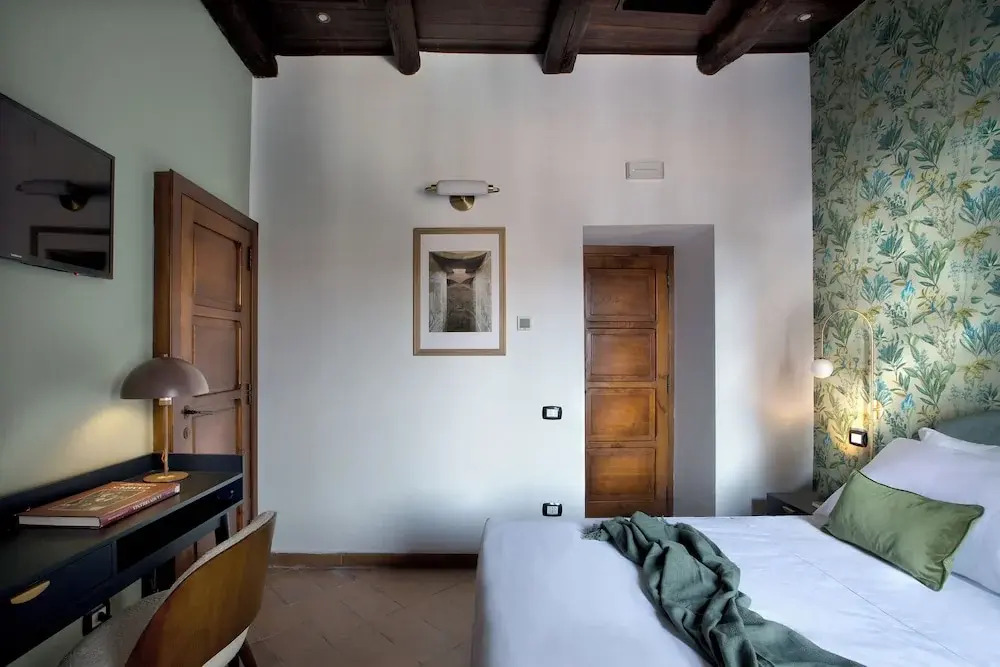 La Nova Bed and Museum