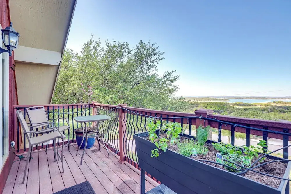 Pet-friendly Canyon Lake Cabin, 1 Mi to Water!