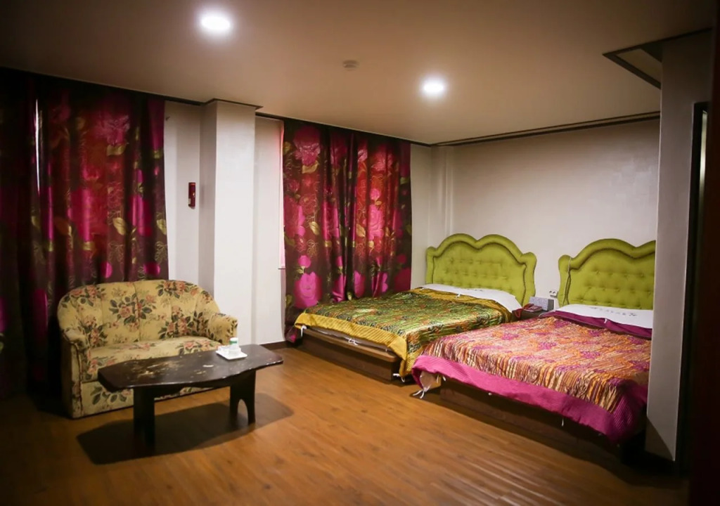 Milgam Central Hotel