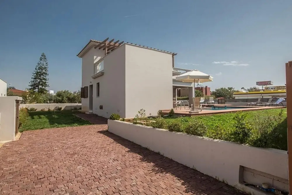 Villa Petreris Dyo - Lovely 3 Bedroom Central Ayia Napa Villa With Pool