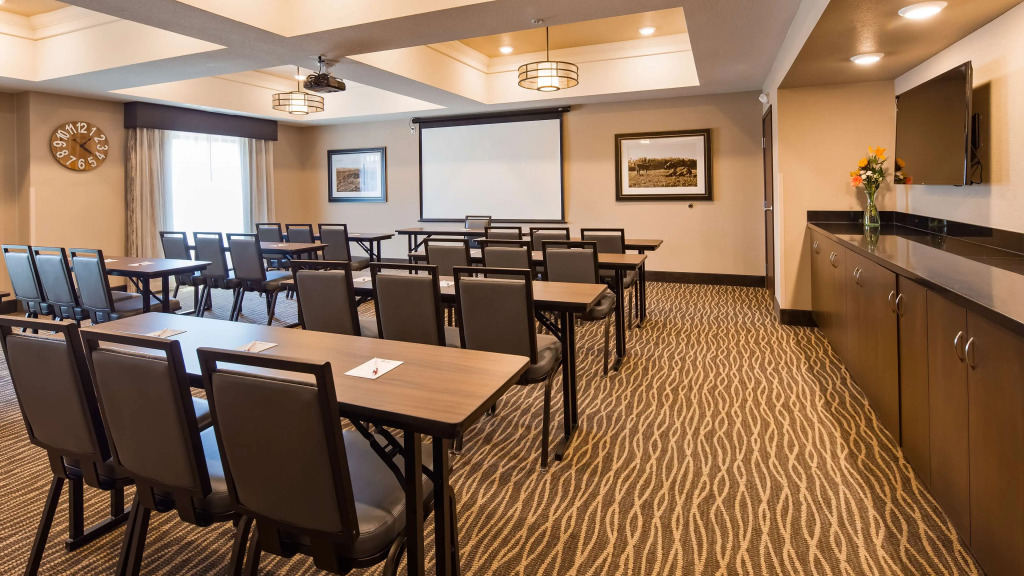 Best Western Plus Overland Inn