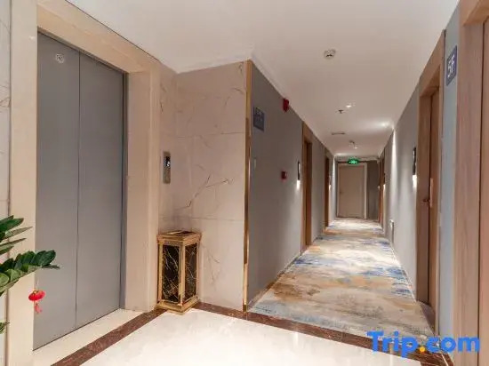 Unitour Hotel (Guilin Jinshan Square Lingui Pedestrian Street)