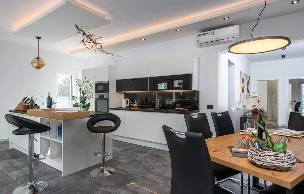 Awesome Home In Peroj