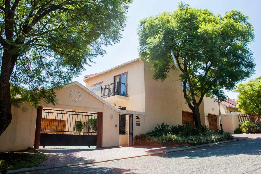 Apartment at 34 Columbine Avenue