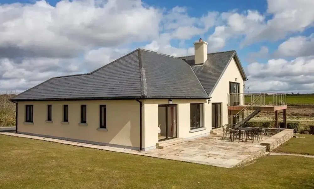 Waterford Villa - 5 Bed - Sleeps 10 - Parking