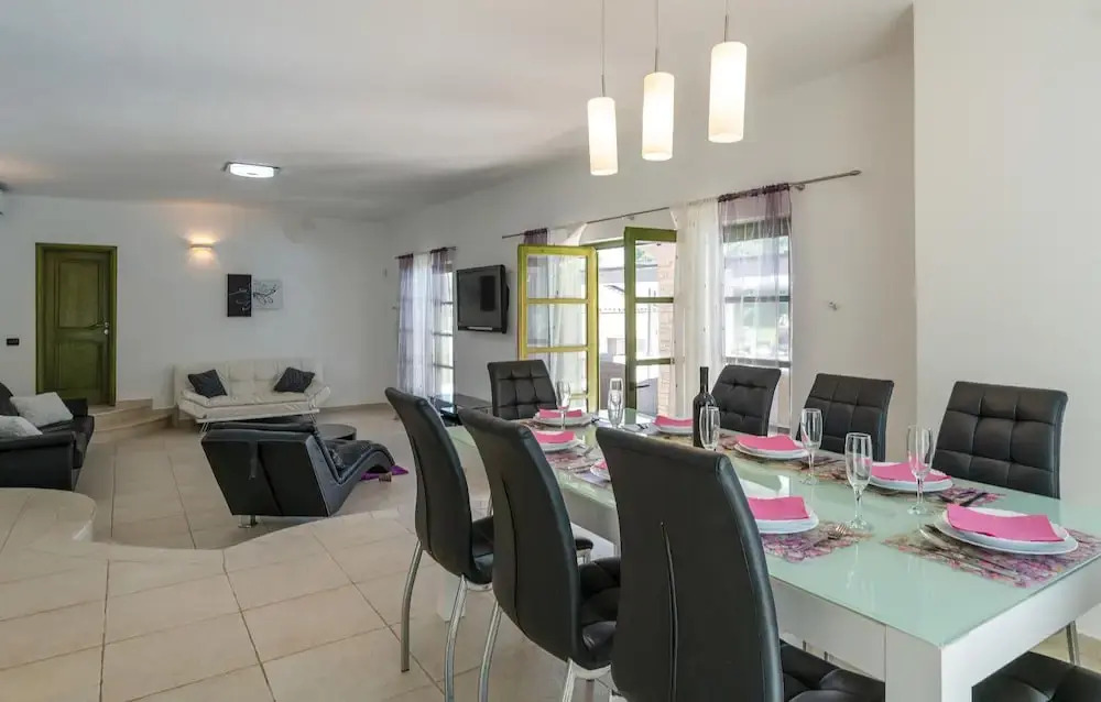 Beautiful Home in Valtura With Wifi and 5 Bedrooms
