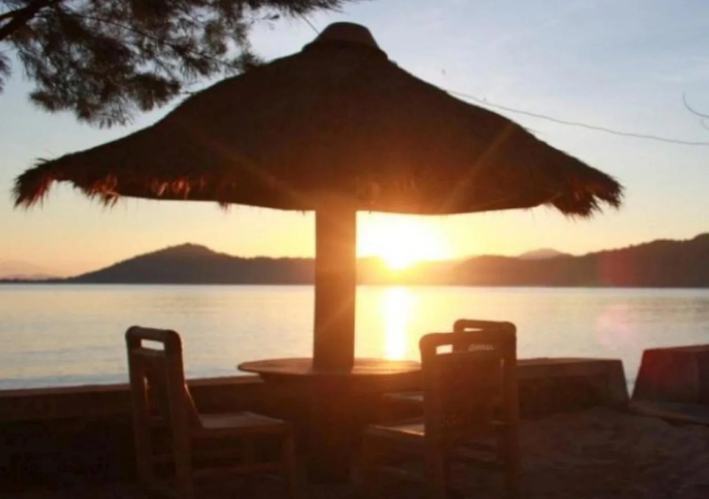 The Place Bungalow & Restaurant Sekotong