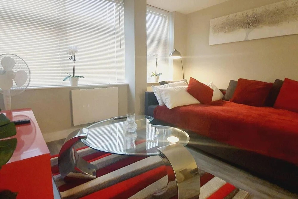 1braptmt W/king BED 4guests Embankmnt Parkg Wifi
