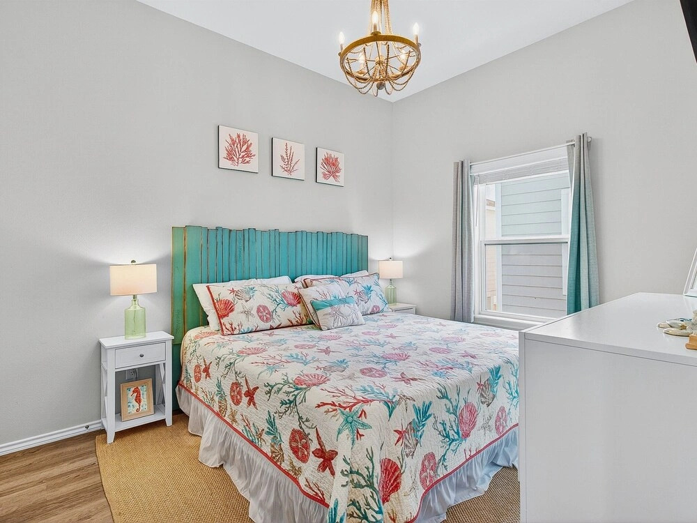 Turtle Cove 3 Bedroom Home by RedAwning