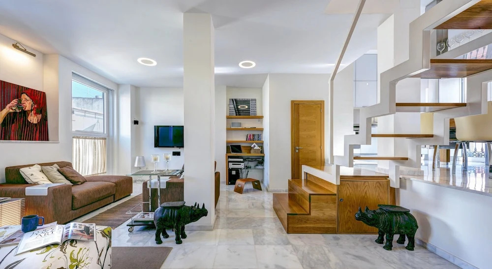 ELEVEN Apartments Real de la Carretería, by Homing U