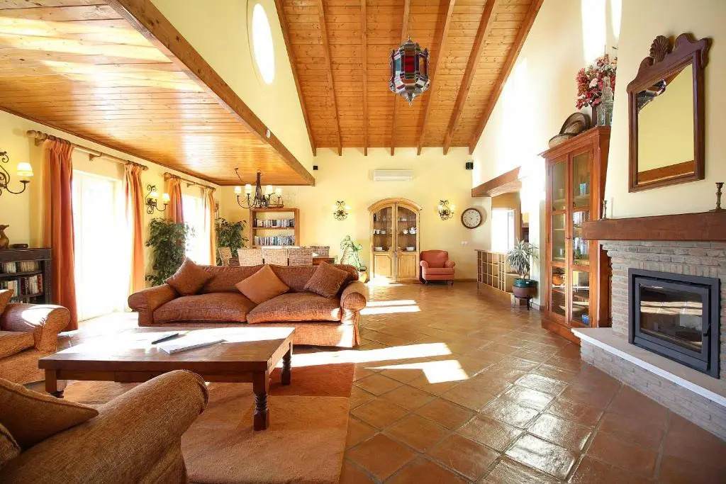 Casa Bruella - Walk to beach Pool WiFi and BBQ