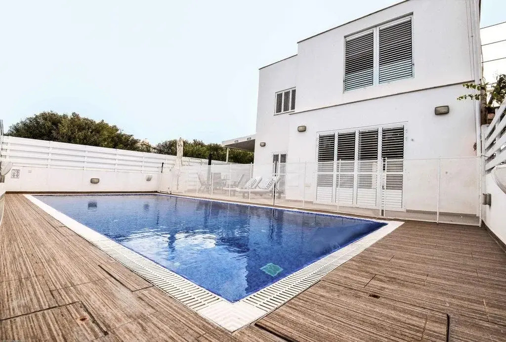 2 Br Villa Blue Phoenix - Chg 8911
