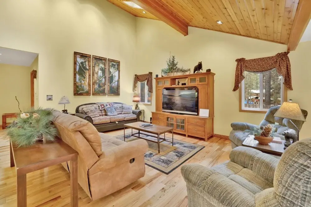 2246-fawnskin Log Cabin 4 Bedroom Home by RedAwning
