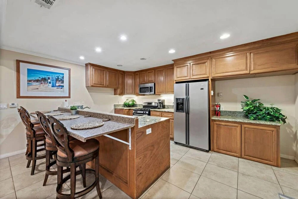 Costa Mesa Bungalows by ELVR