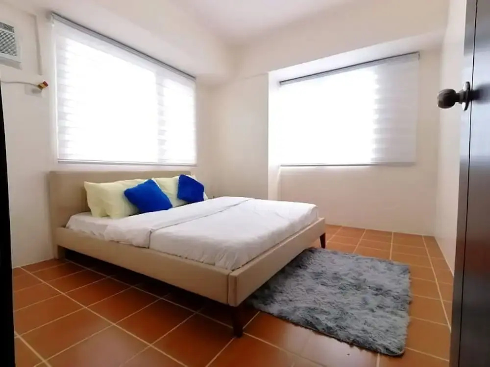 2BR/Pioneer Woodland connected to Metro Rail Station SM Light Boni Mandaluyong Manila Philippines