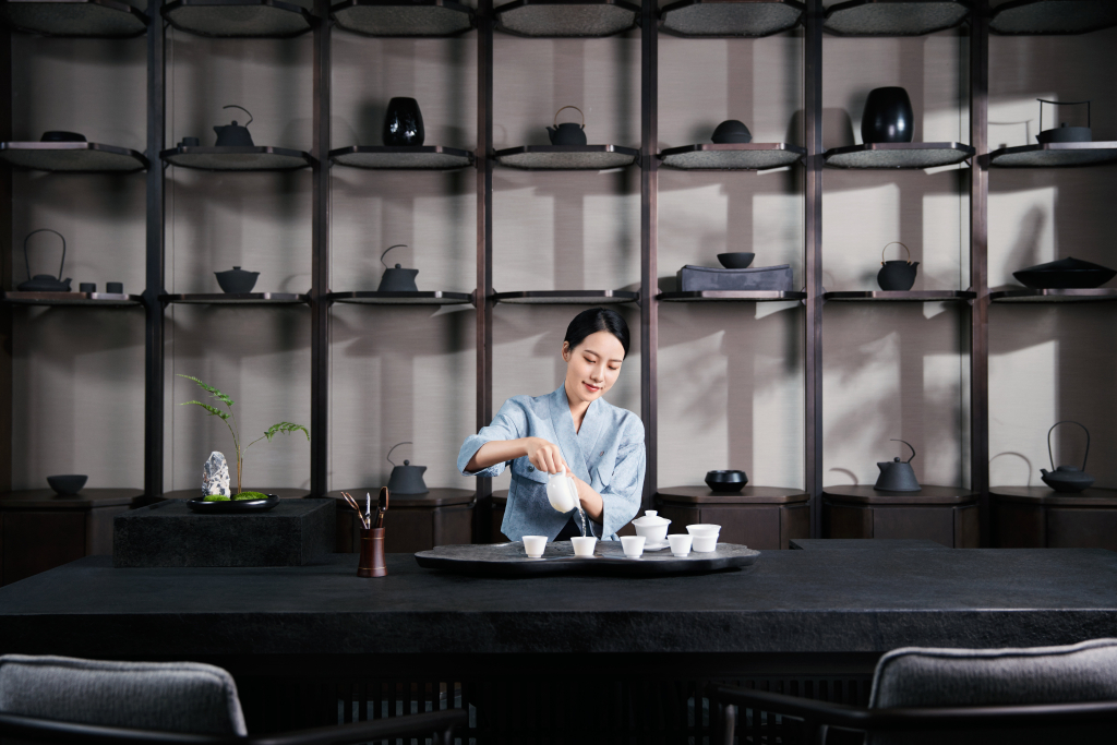 HUALUXE Hotels & Resorts Yangjiang City Center by IHG