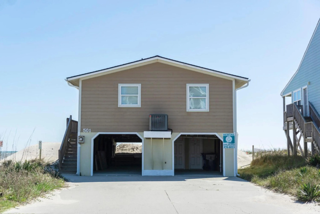 The Beach Fact Oar by Oak Island Accommodations