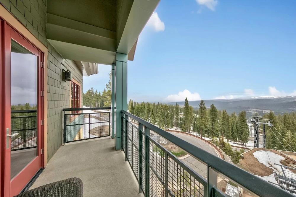Summer Sale: Constellation S | 3 Bedroom Penthouse Condo by RedAwning