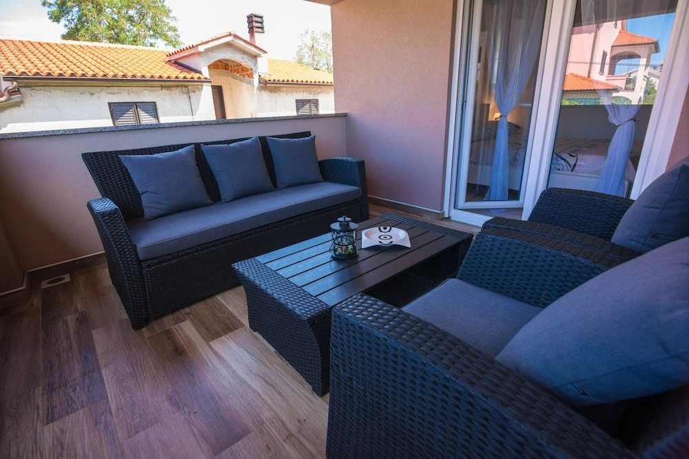 Apartments with pool 992