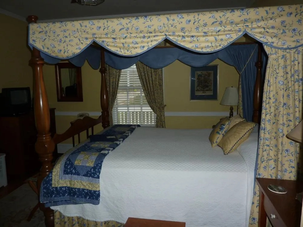 Colonial Capital Bed & Breakfast