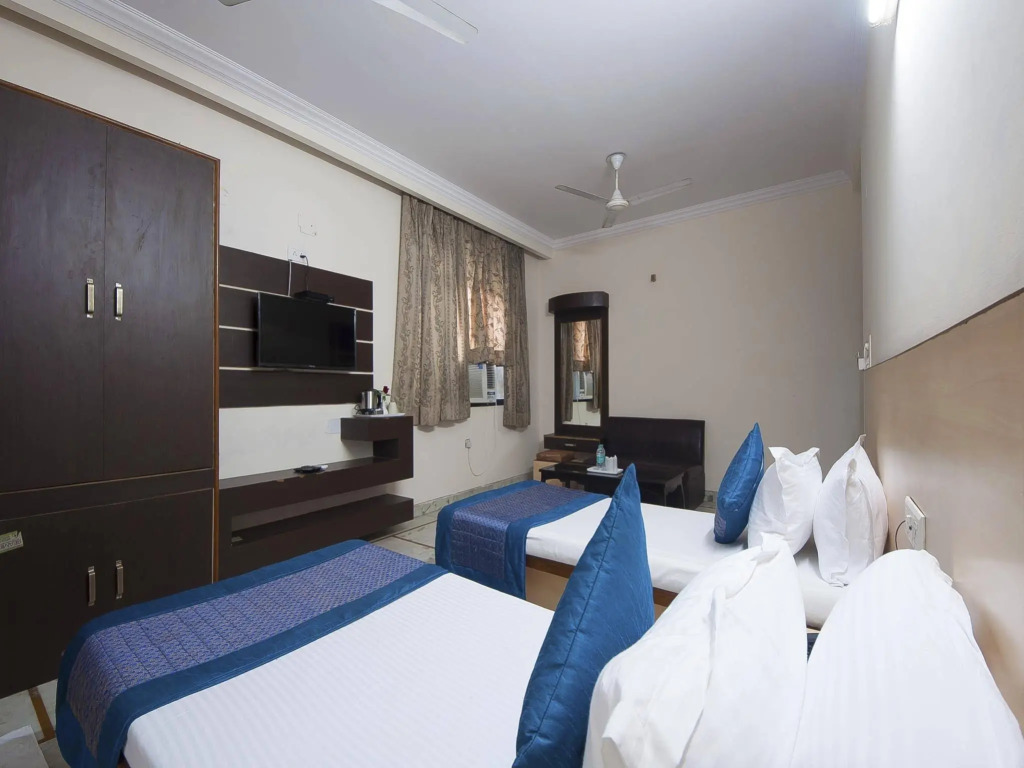 Hotel Apra Inn
