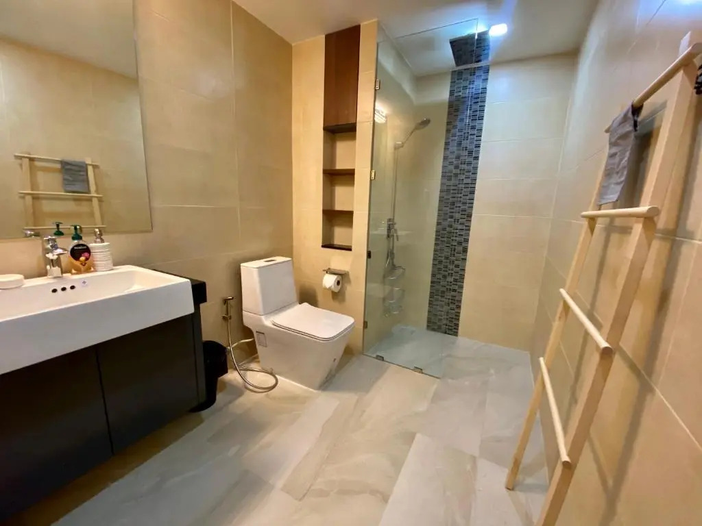 Escape Condominiums Beachfront Suites - Mae Phim